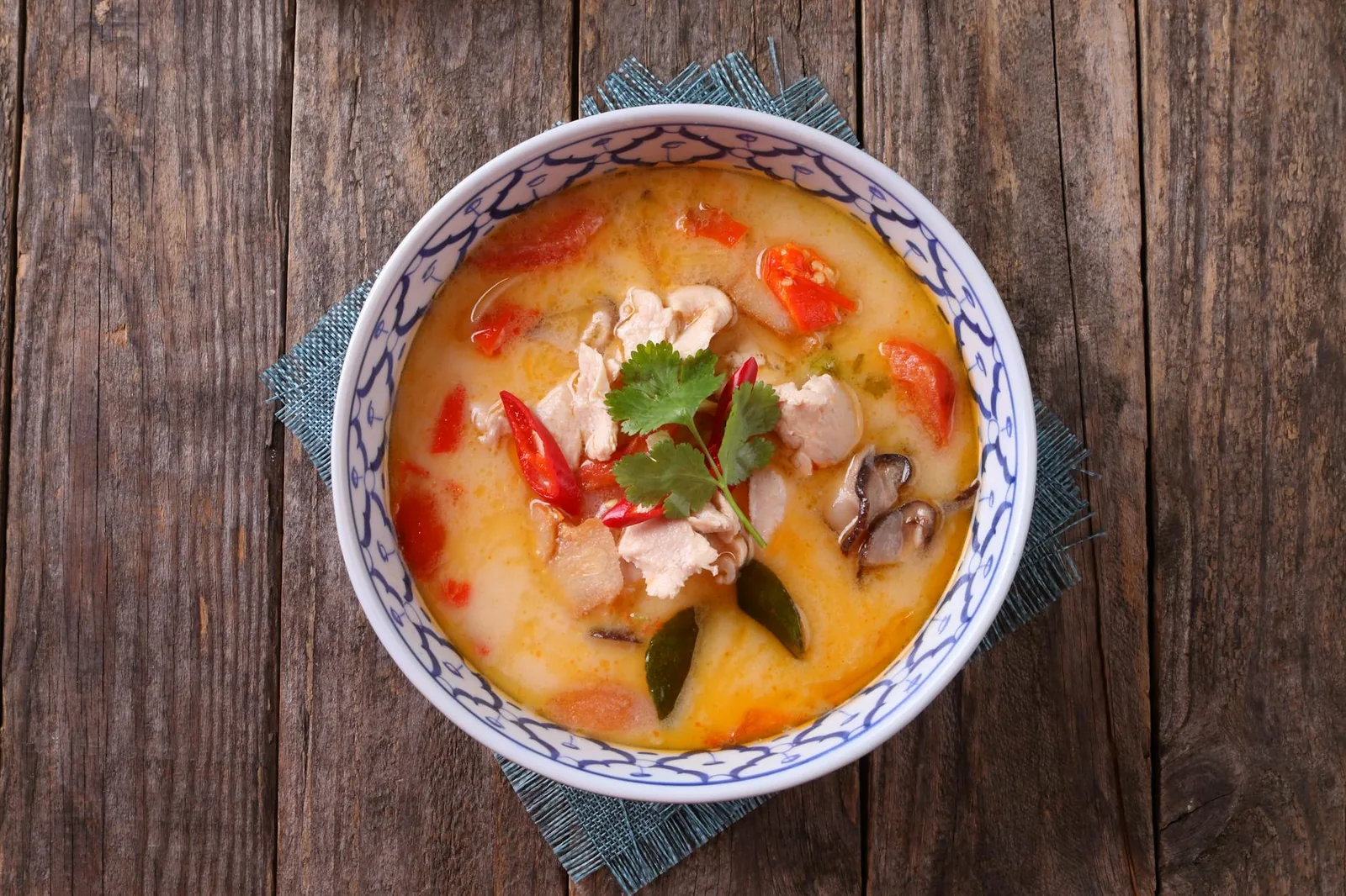 Kookos, inkivääri ja lime tekevät bataattikeitosta raikkaamman ja mausteisemman ilman raskasta kastiketta.