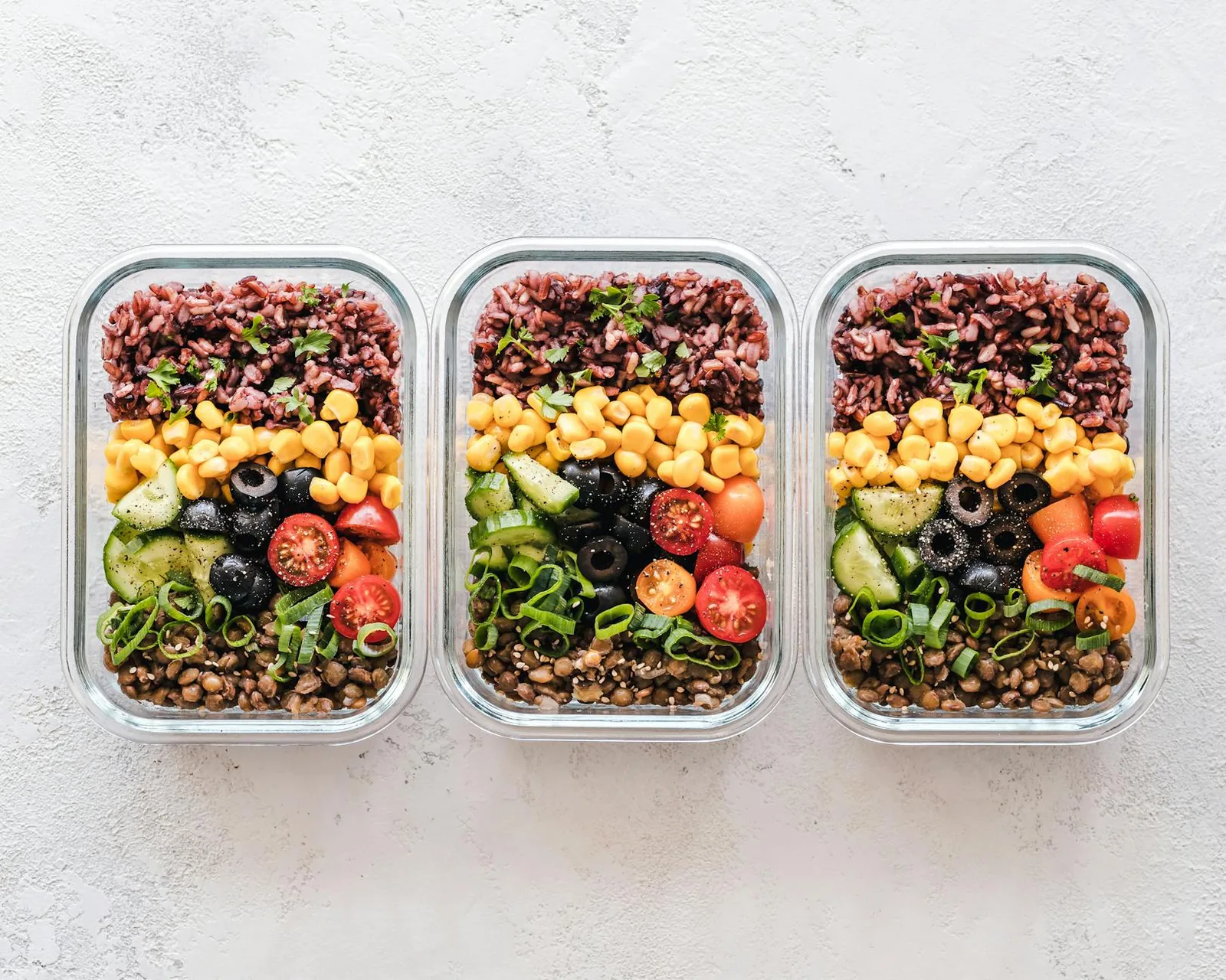 Meal prep ja selkeä ostoslista auttavat, jotta poistovaihe ei muutu satunnaiseksi nälkäiseksi improvisoinniksi.