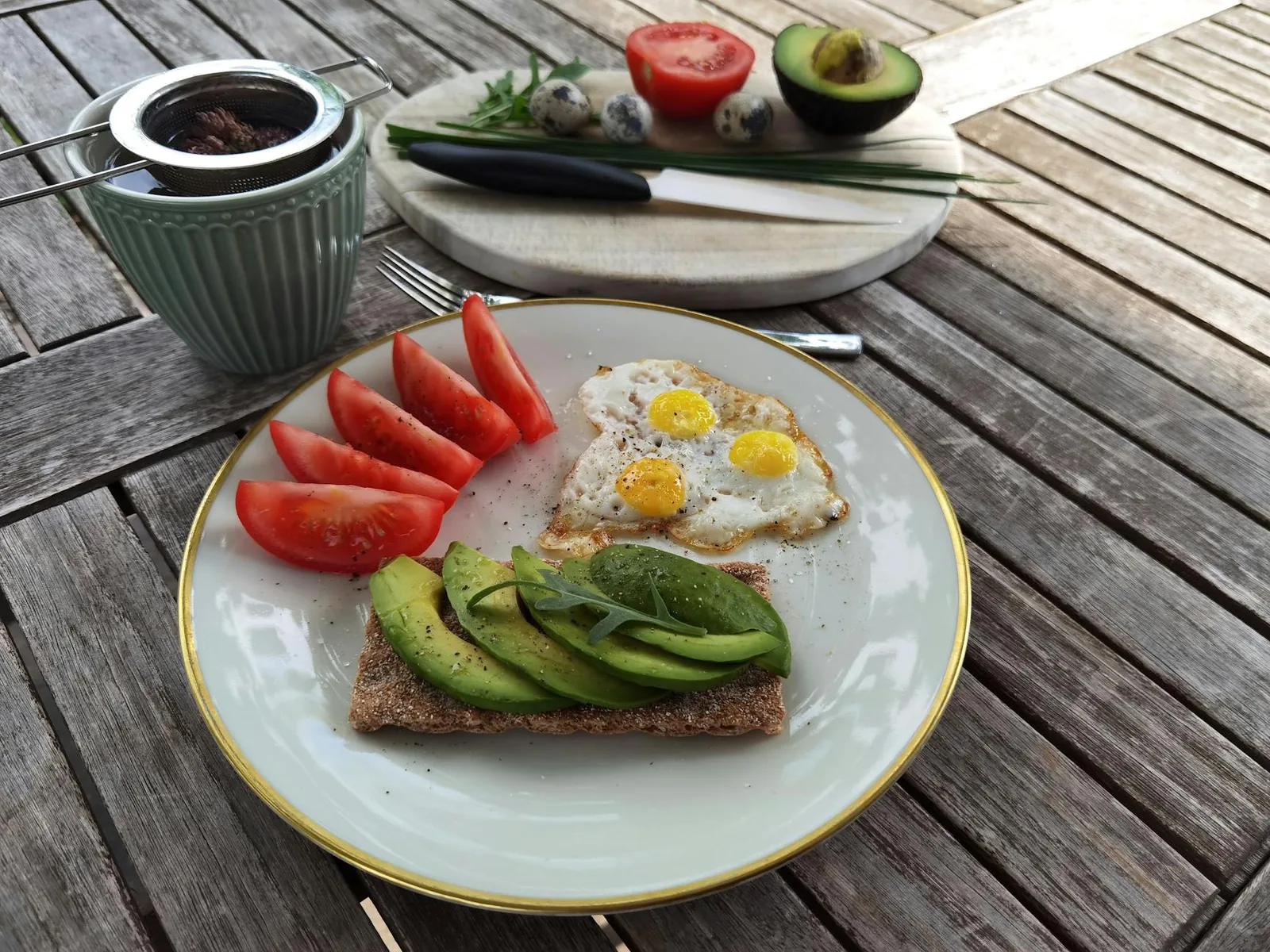 Ruisleipä ja avokado tekevät aamiaisesta täyttävän