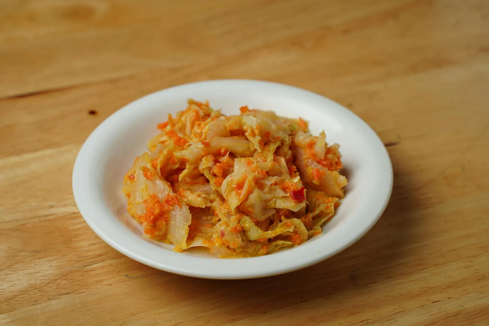 Kimchi, hapankaali ja muut fermentoidut kasvikset tuovat ruokavalioon happamia probioottisia makuja.