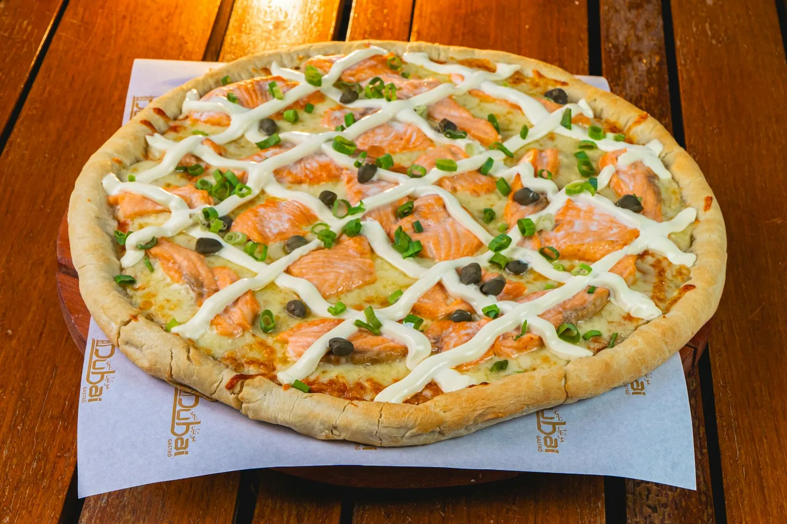 Lohipizza toimii parhaiten, kun rasvaiset elementit pidetään kurissa ja mukaan tuodaan sitruunaa sekä tuoreita yrttejä